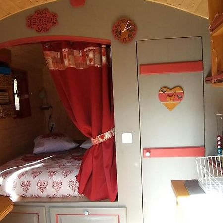 Roulotte Romantique Chauffee En Cevennes Monteils  Exterior photo